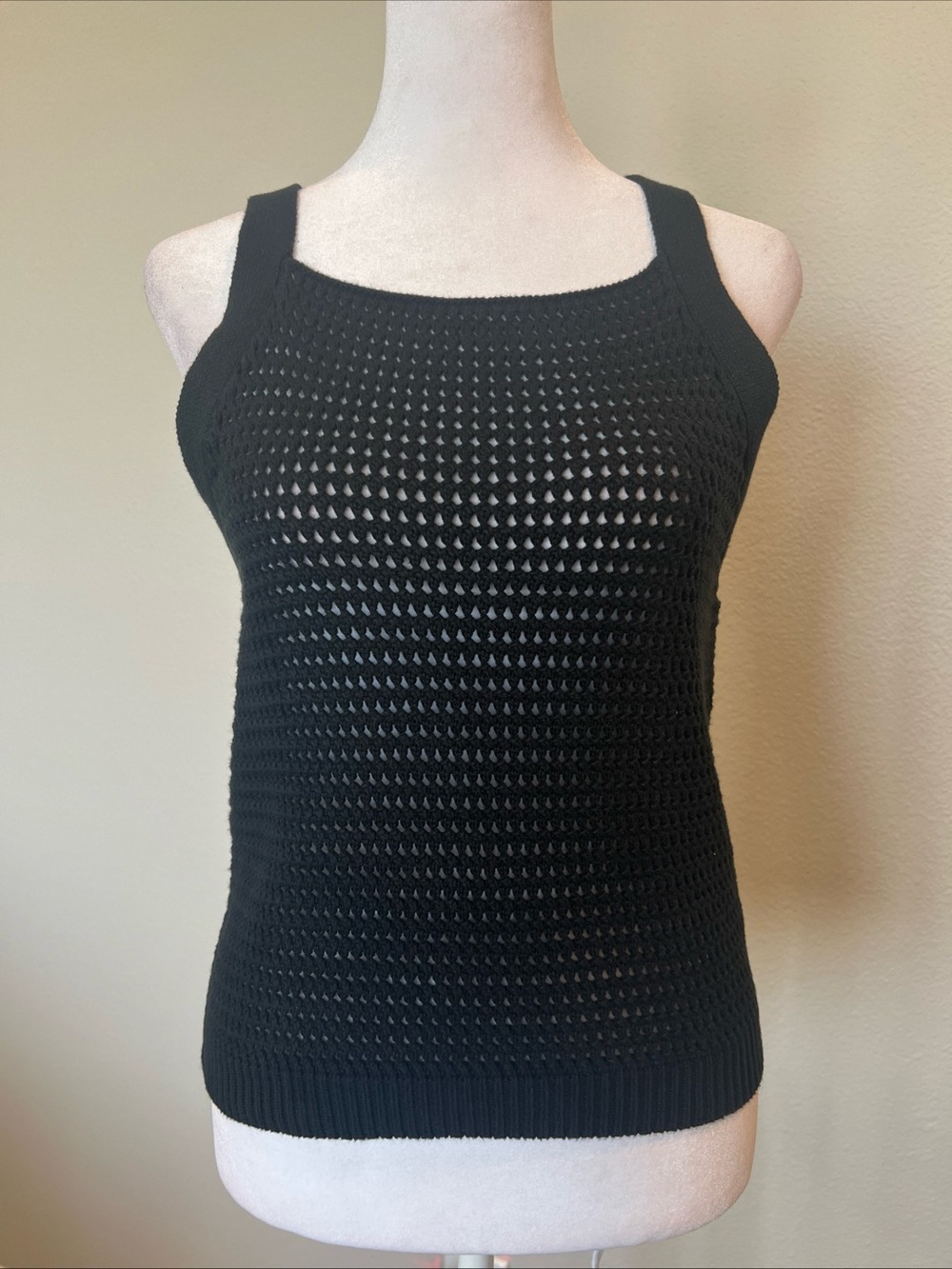 Banana Republic Women’s Black Hollow Open Knit Sweater Tank Size XS NWT